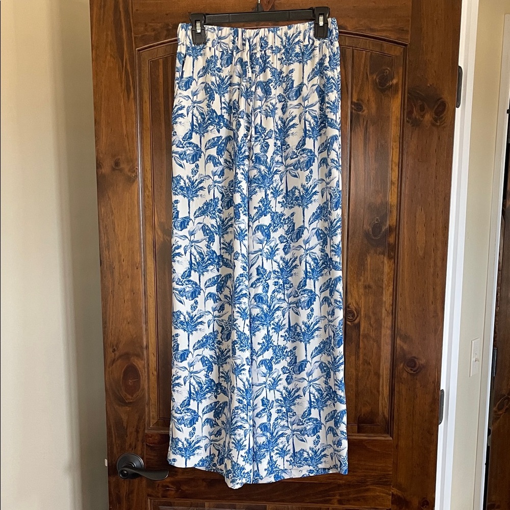 Gianni Bini Blue and White Floral Pants